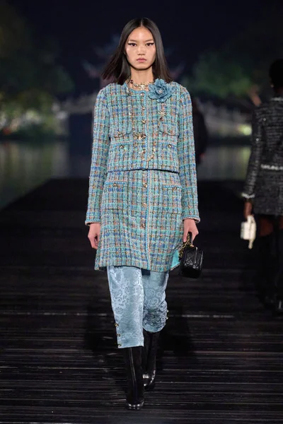 Look 23